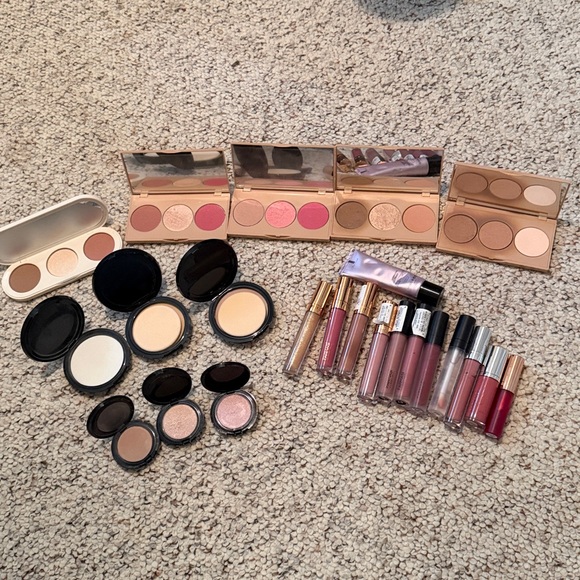 Farmasi Makeup Collection - Lipsticks, Foundations, and More - Picture 9 of 9